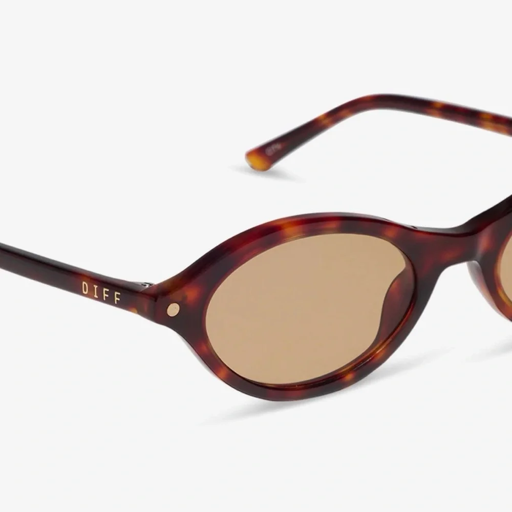 DIFF Eyewear - Danielle Bernstein The City : Tortoise Brown Tint Sunglasses